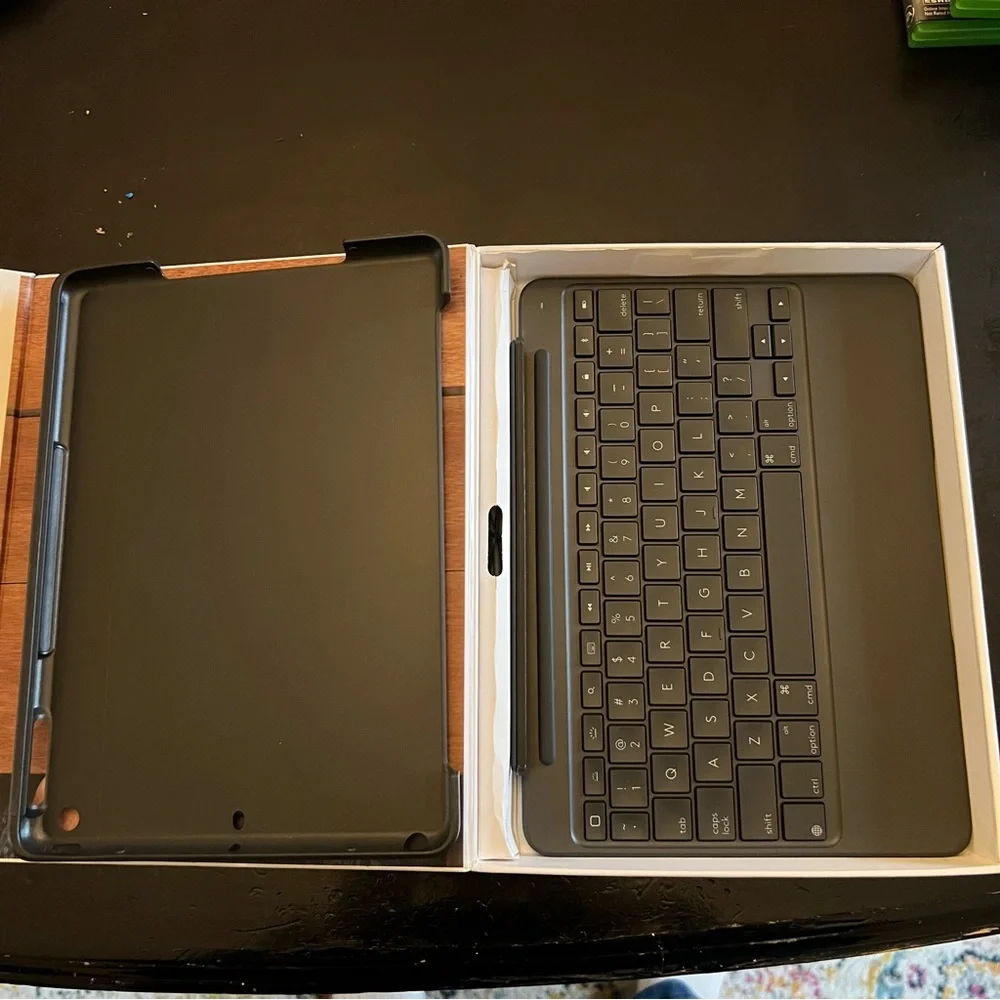 Logitech Slim Combo Case with Bluetooth Keyboard - iPad 5th/6th Gen